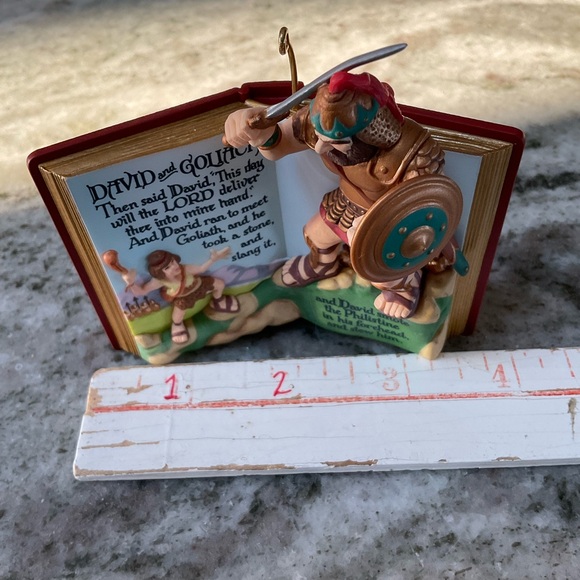 Hallmark David & Goliath Favorite Bible Stories 1 First Series Ornament 1999 - Picture 7 of 7